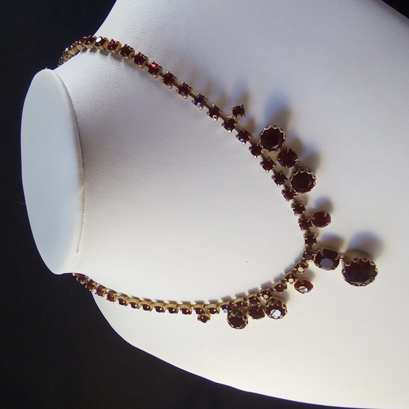 Vintage Deep Red Rhinestones Necklace in Gold - Picture 3 of 12